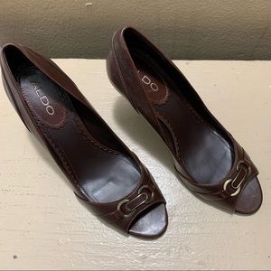 Aldo • brown buckle heels